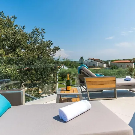Lv Villa