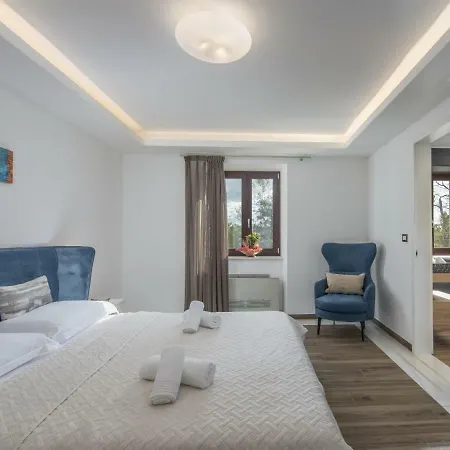 Villa Lv *